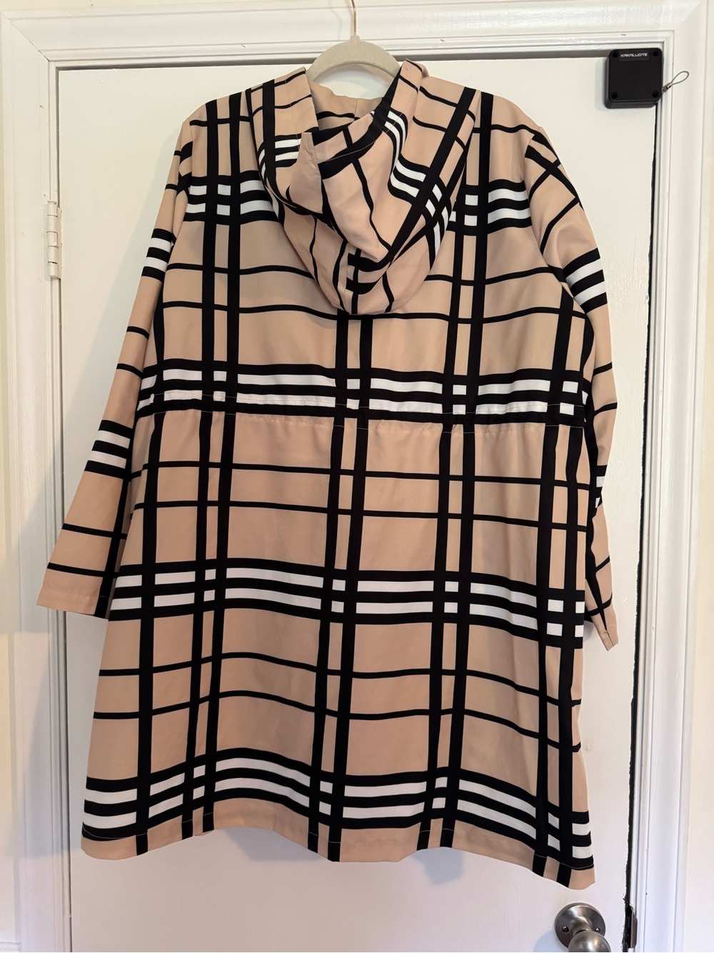 Women's Hooded Plaid Raincoat Jacket - Beige/Black - Picture 5 of 5
